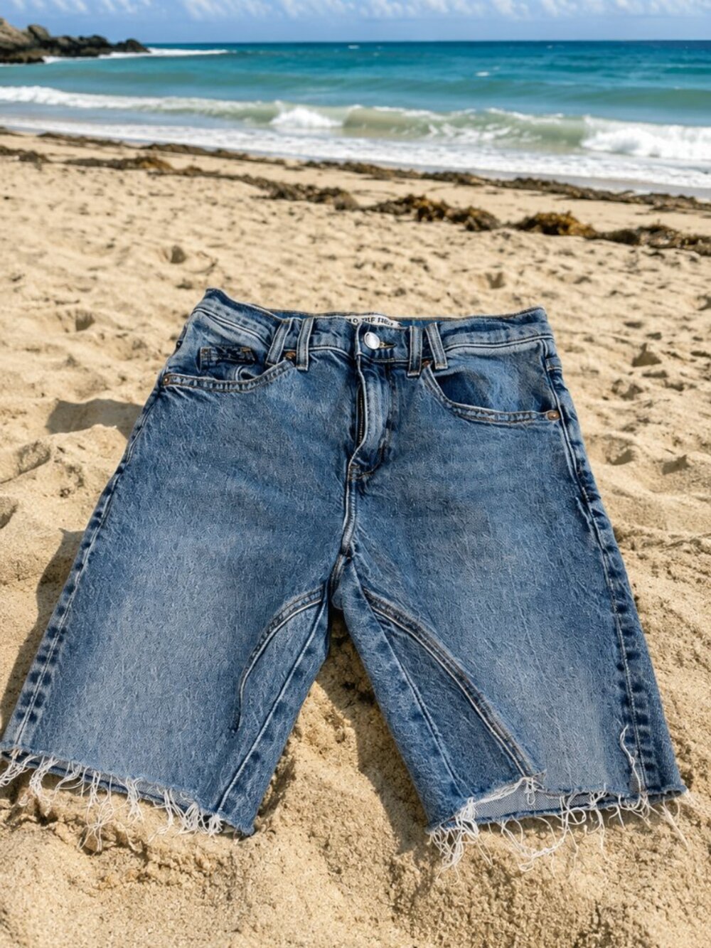 Free People We the Free cut off jeans size 26 Waist 14 1/2"